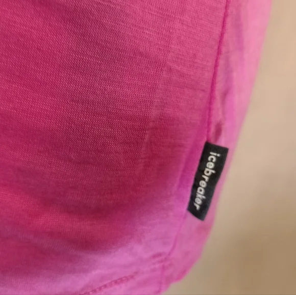 EUC! Icebreaker Women's Vibrant Pink Tank Top. Size S - Picture 3 of 5